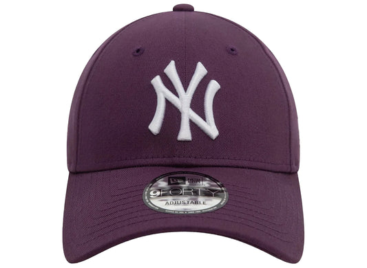 New Era League Essentials 9TWENTY New York Yankees Snapback Hat in Purple