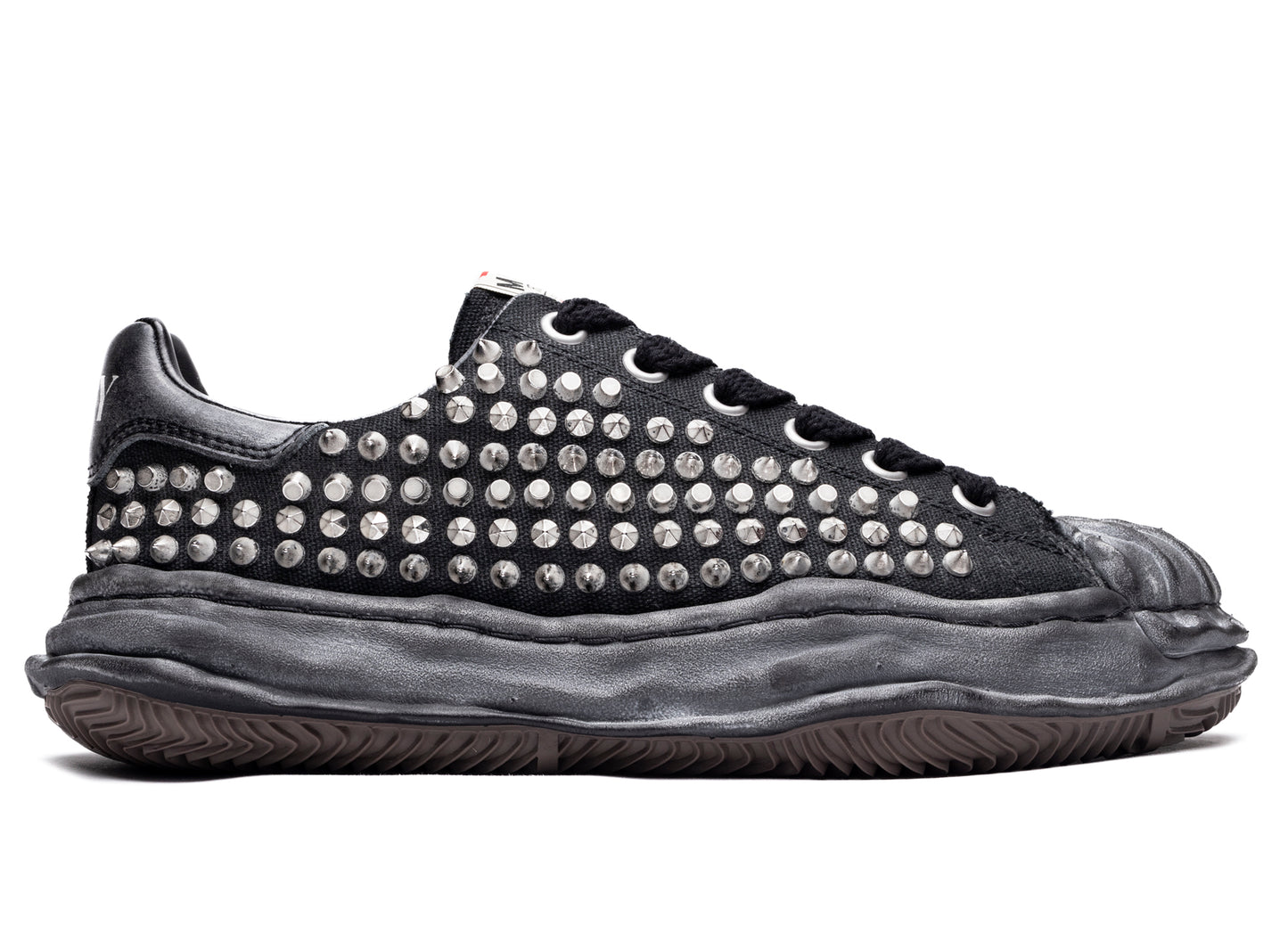 Maison Mihara Yasuhiro Spiked Blakey Low in Black/Black xld