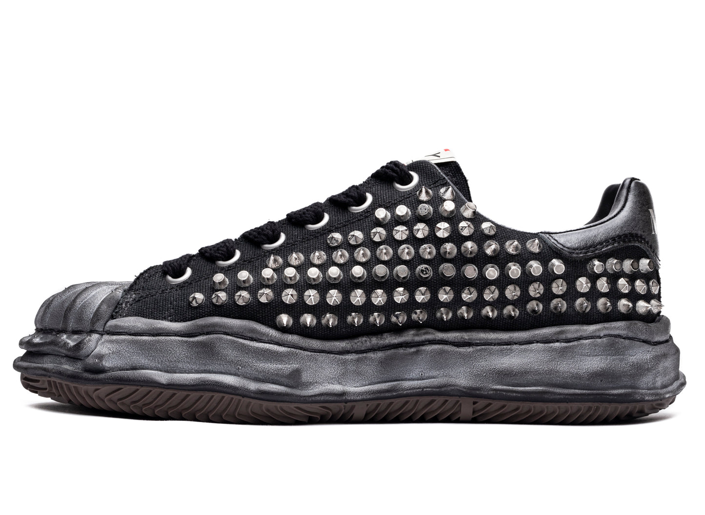 Maison Mihara Yasuhiro Spiked Blakey Low in Black/Black xld