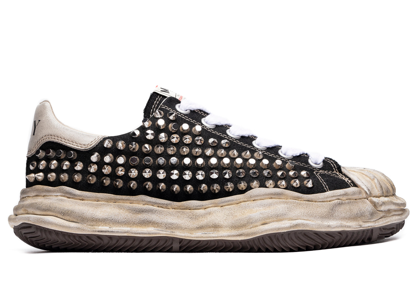 Maison Mihara Yasuhiro Spiked Blakey Low in Black/White xld