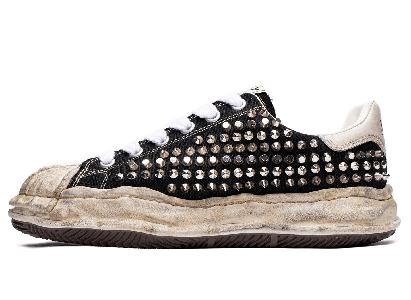 Maison Mihara Yasuhiro Spiked Blakey Low in Black/White xld