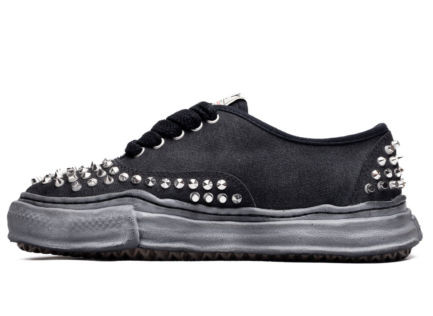 Maison Mihara Yasuhiro Spiked Baker Low in Black/Black xld