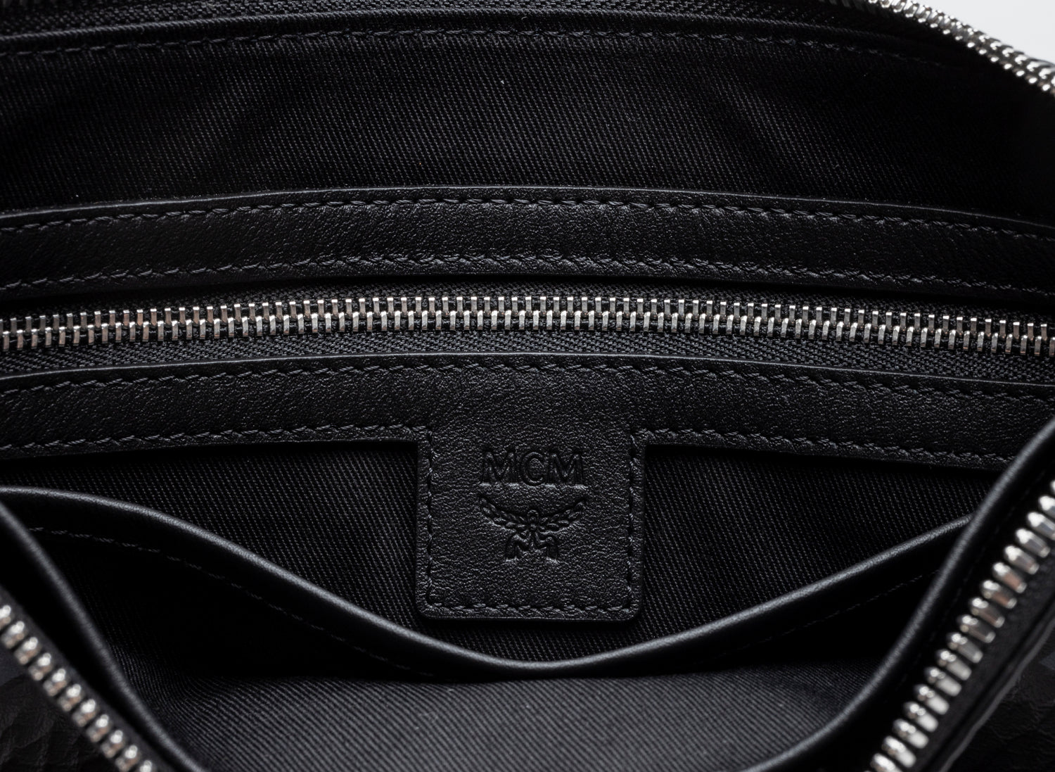 Mcm Medium Aren Leather Crossbody Bag in Black